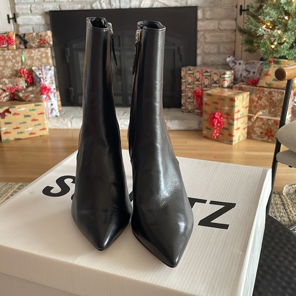 NIB Schutz Bota Salto Medio Blake Bootie. Size 6B - Picture 2 of 5